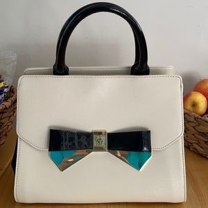 Ann Klein leather/ patent leather handbag.